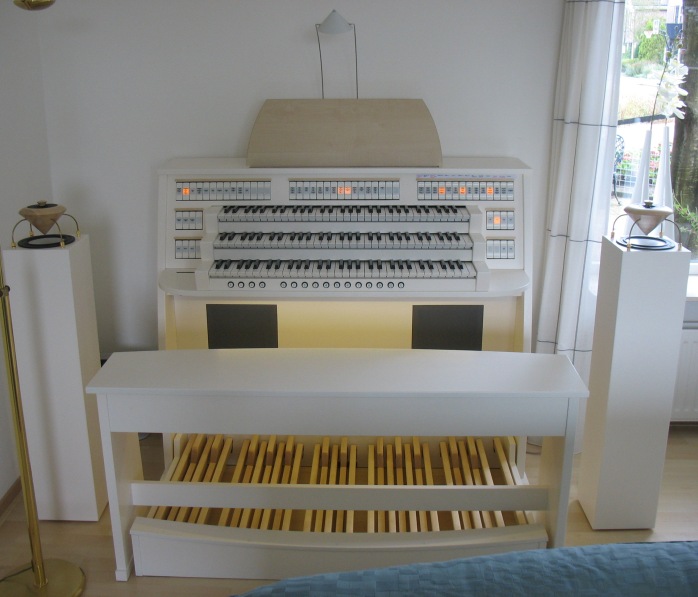 Maatwerk orgel met 60 registerwippers en 3 klavieren
